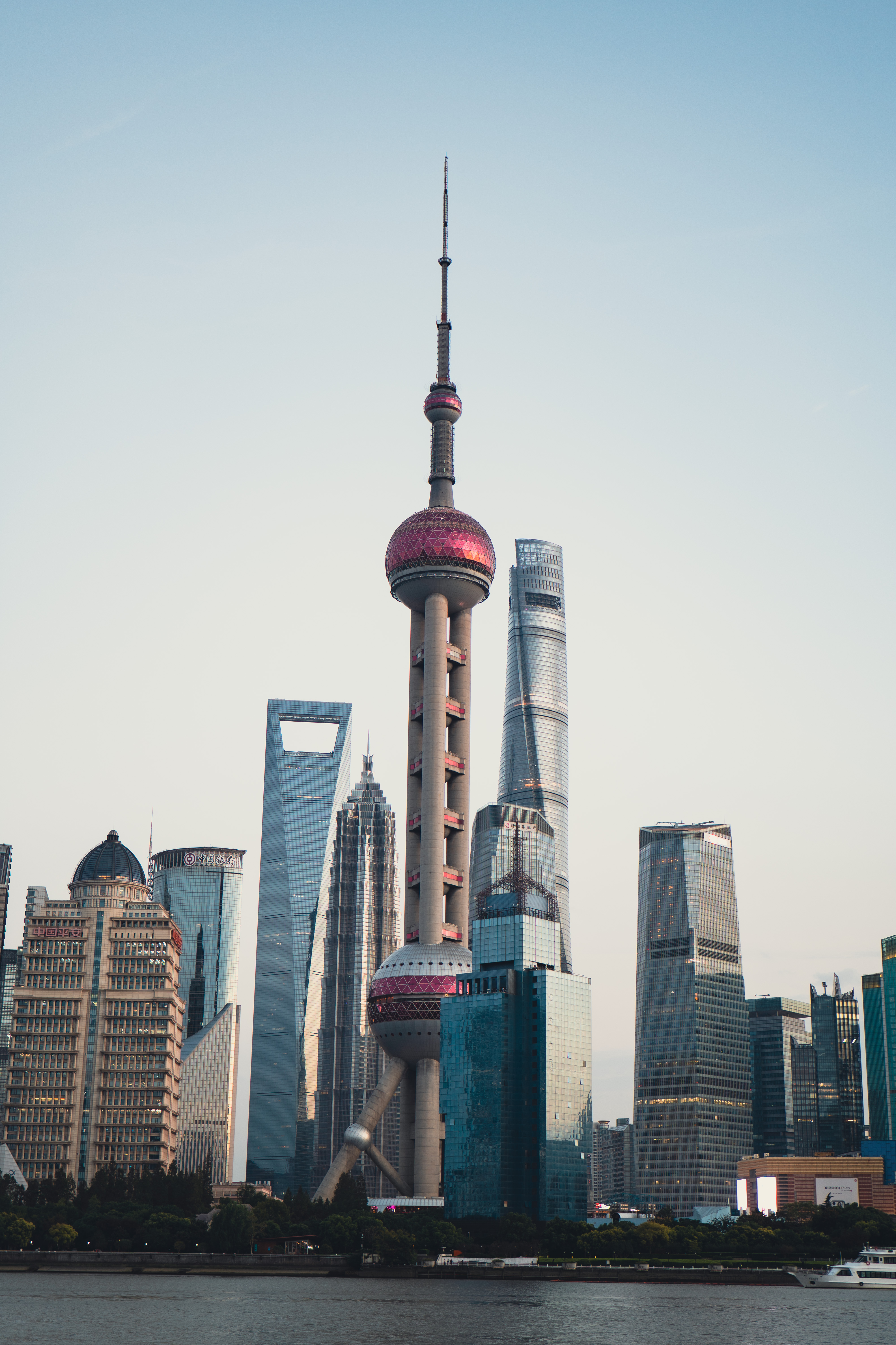 上海陆家嘴天际线与东方明珠塔